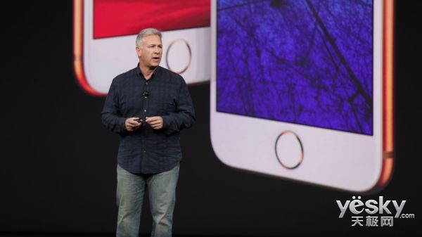 苹果营销老大:iPhoneX弃实体Home键很绝妙 暗示iPad将支持Face ID