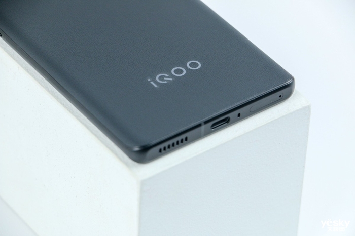 iQOO 10 Pro评测：重新定义充电时长的“赛道”之作